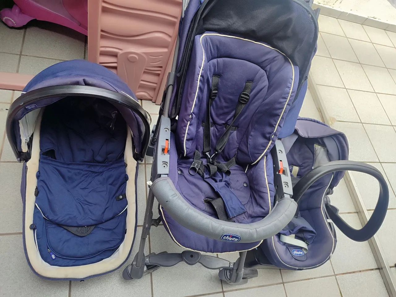 Vendo carrinho Chicco 3 em 1 - Foto 2