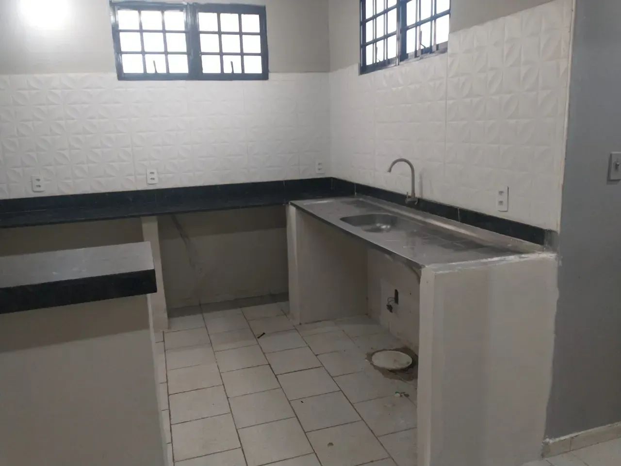Aluga-se cômodo comercial com 50m² com excelente localização na rua da faculdade Unifran. - Foto 4