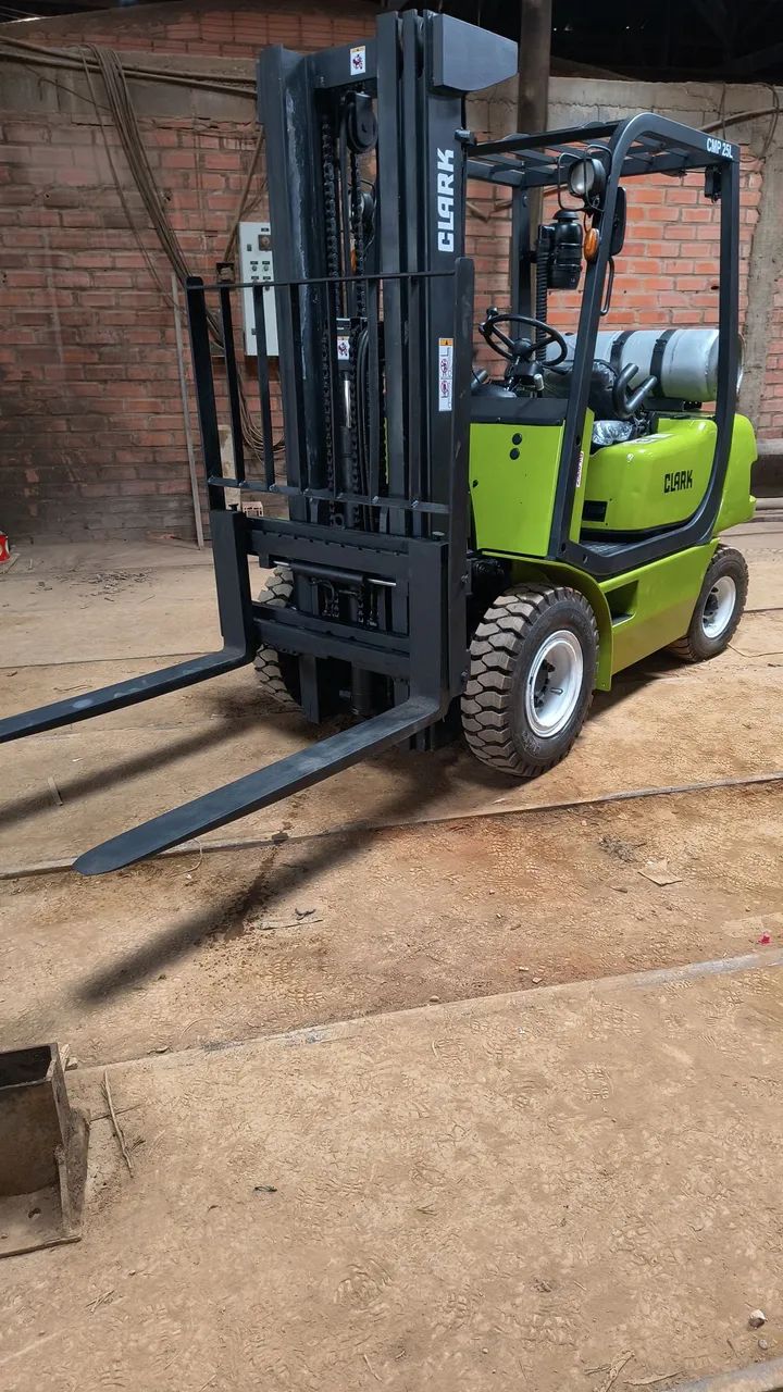 Empilhadeira Clark CMP-25L 