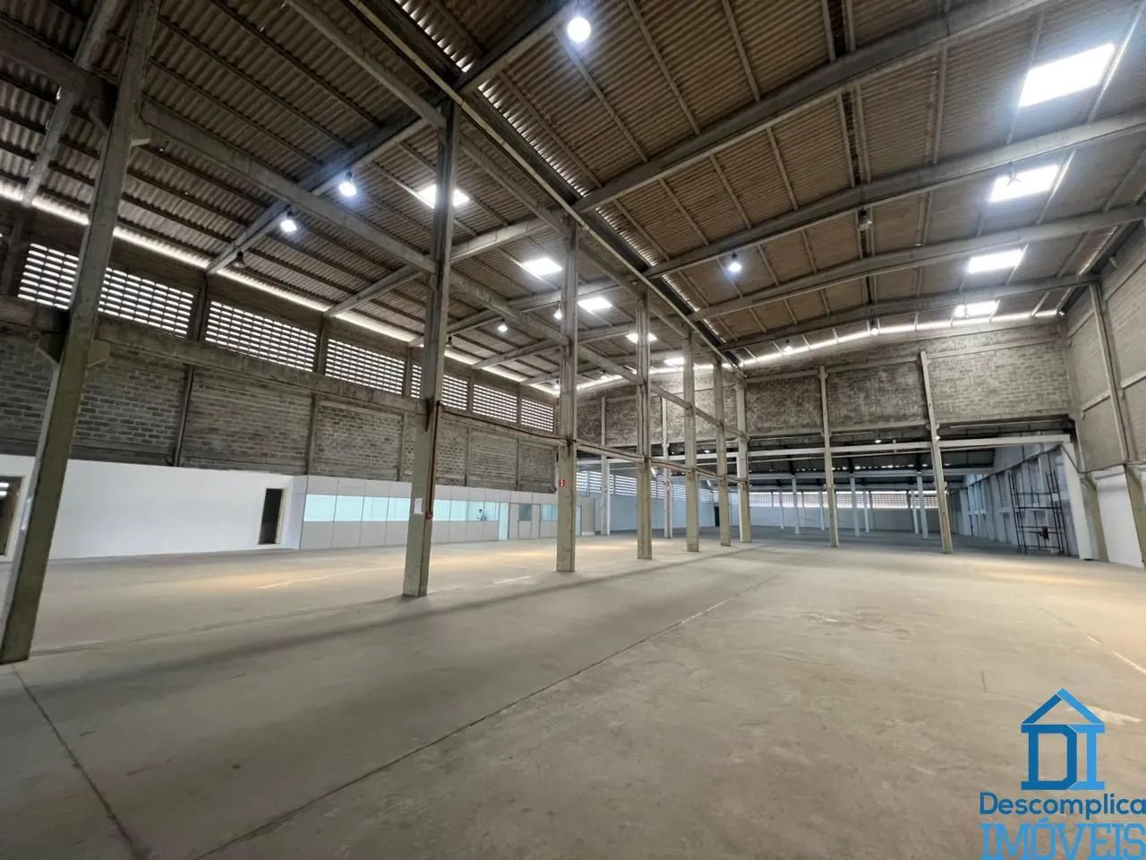 MEGA GALPÃO (2.400 M²) CONDOMÍNIO KS | PÉ DIREITO DE 12M | 3 DOCAS + 2 ACESSOS! - Foto 4