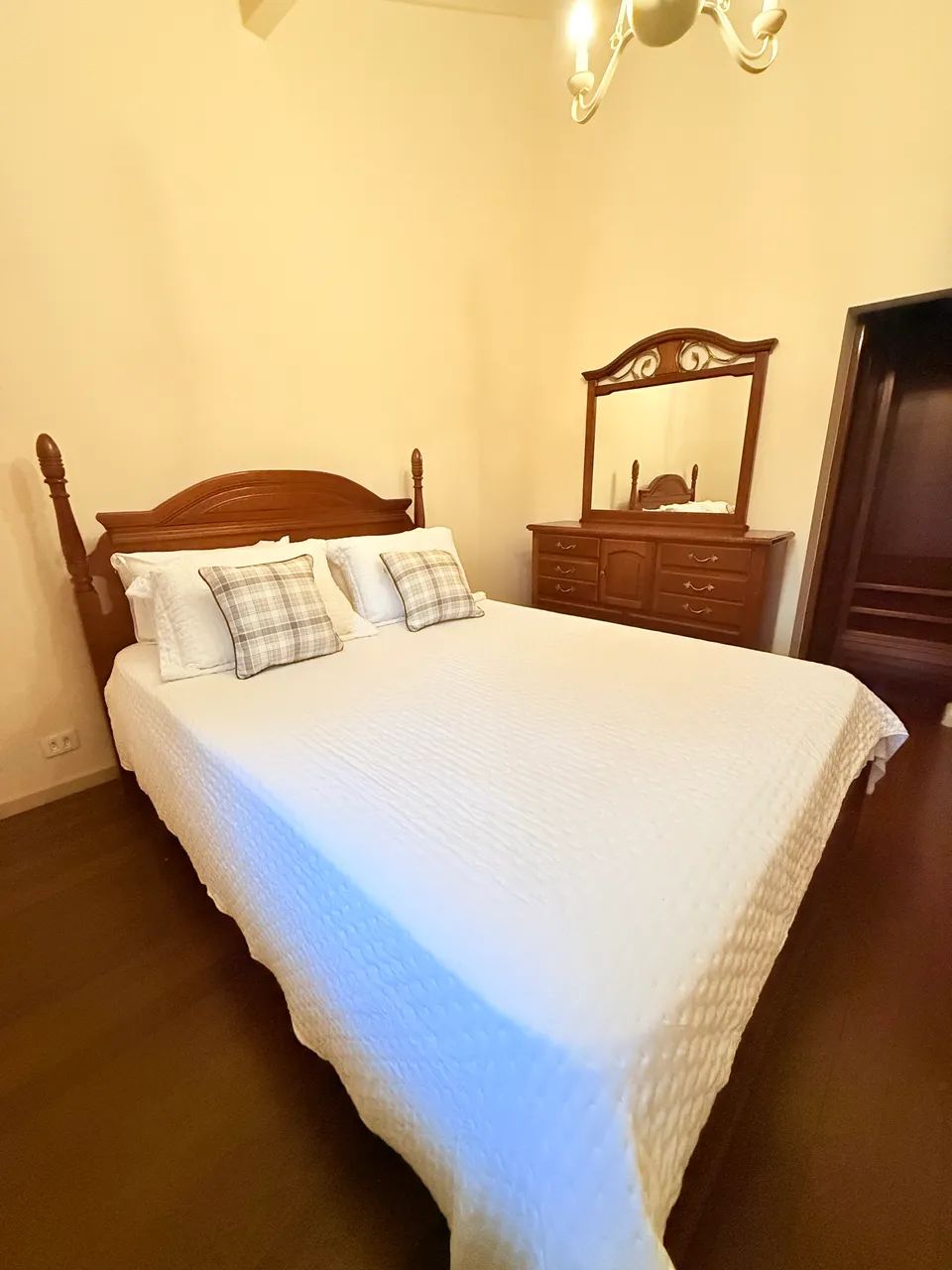 Cama queen e cômoda  - Foto 2