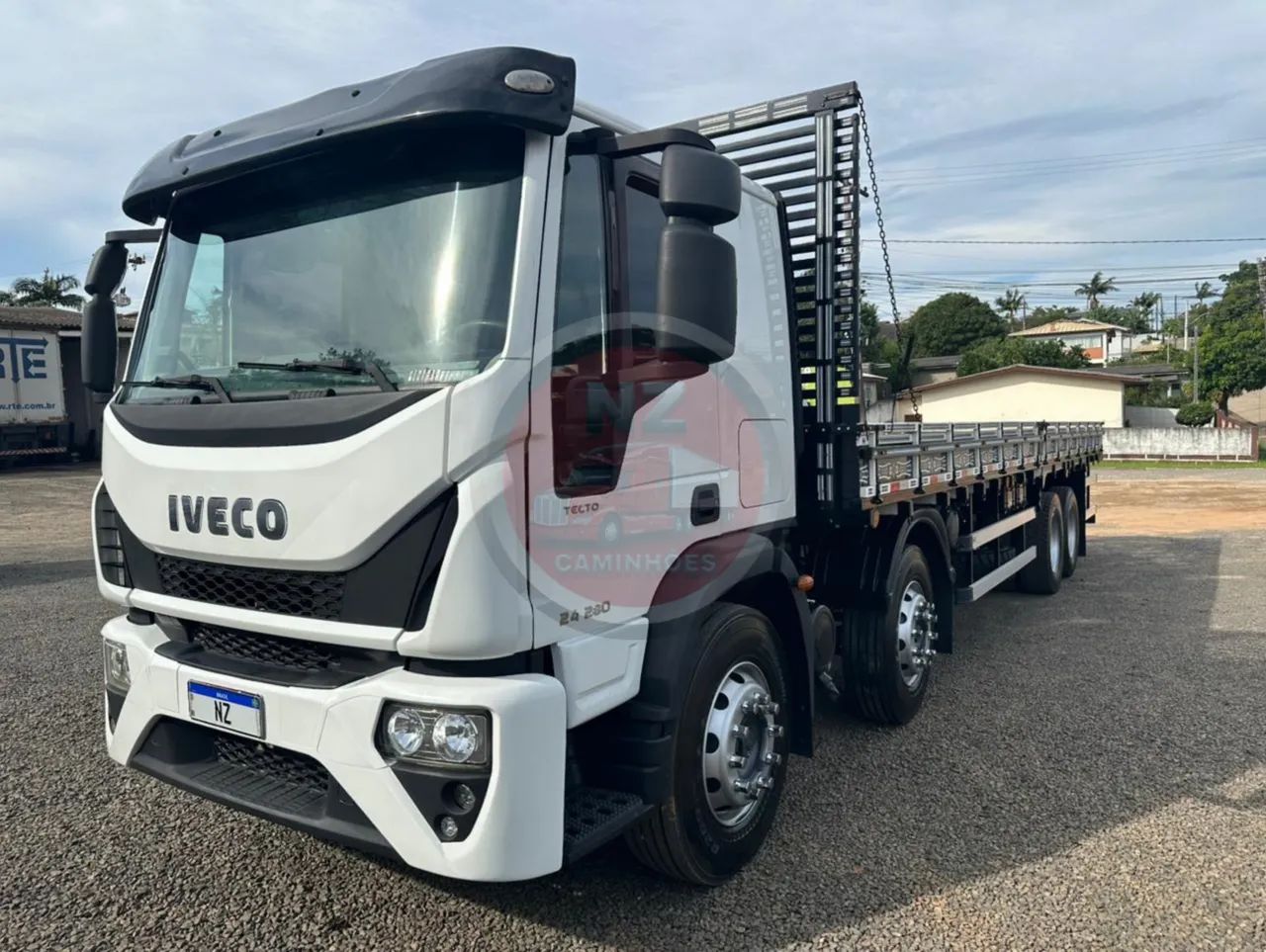 IVECO TECTOR 24280 2022 8X2  - Foto 3
