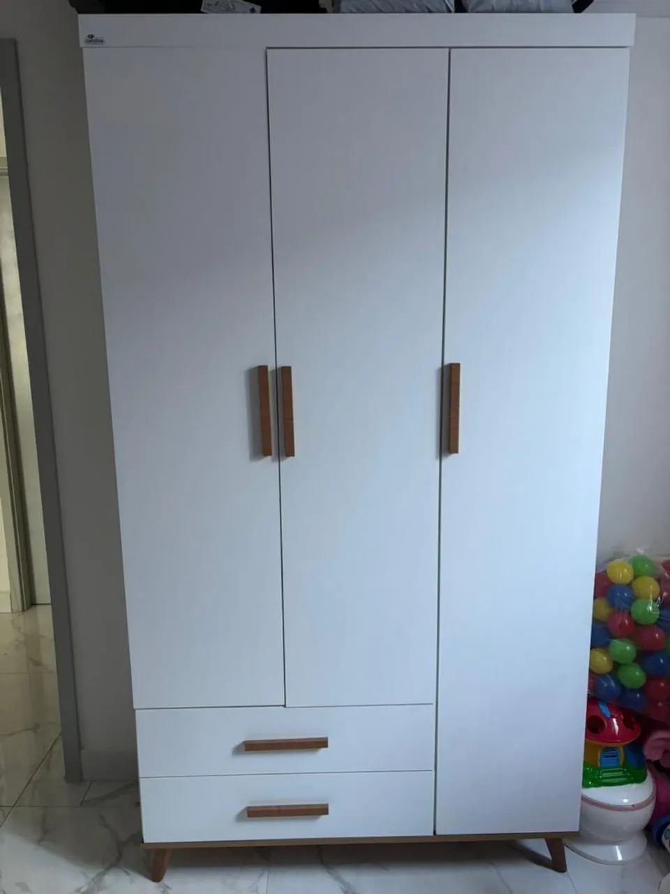 Guarda roupa, cômoda e berço