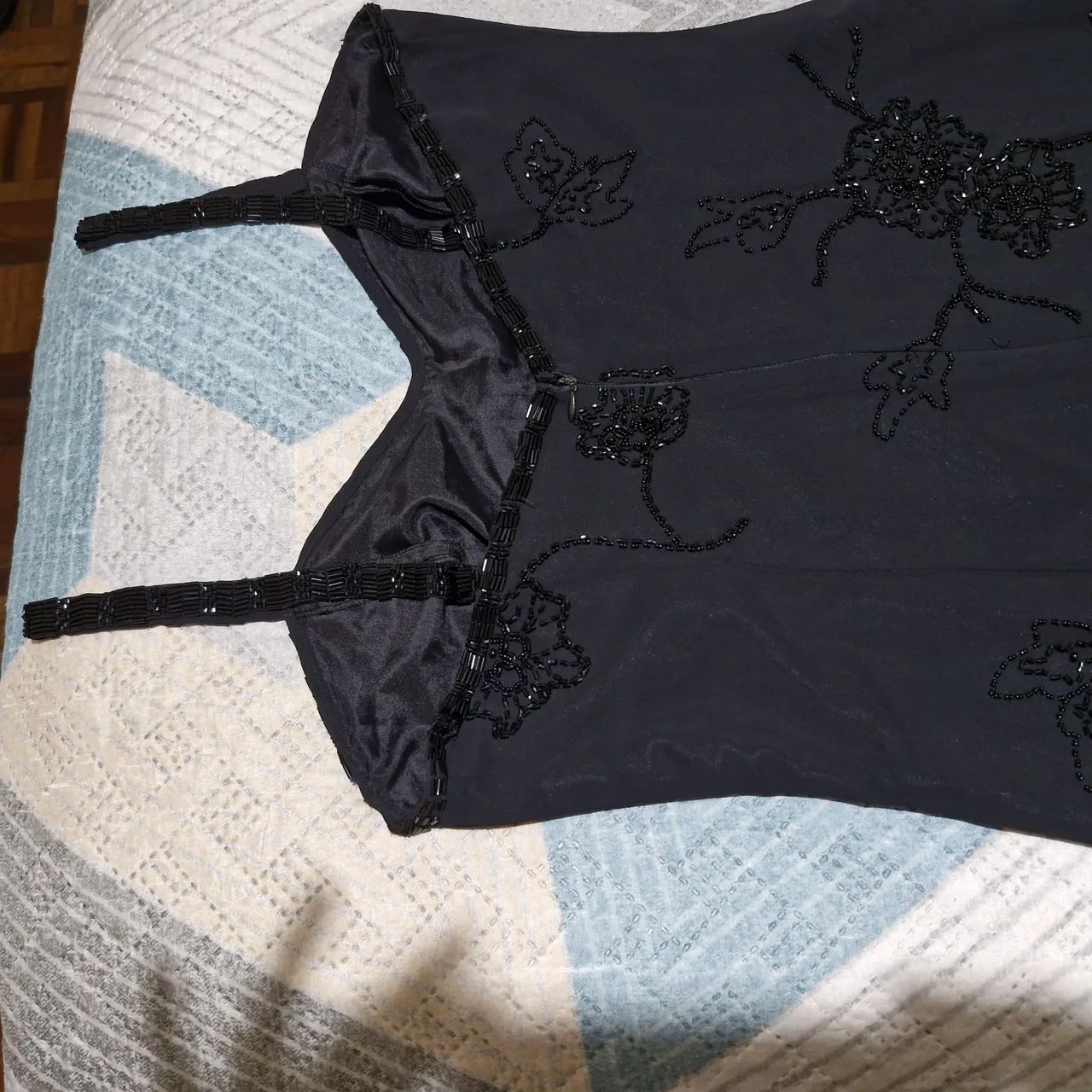 Vestido todo bordado com pedras. - Foto 2