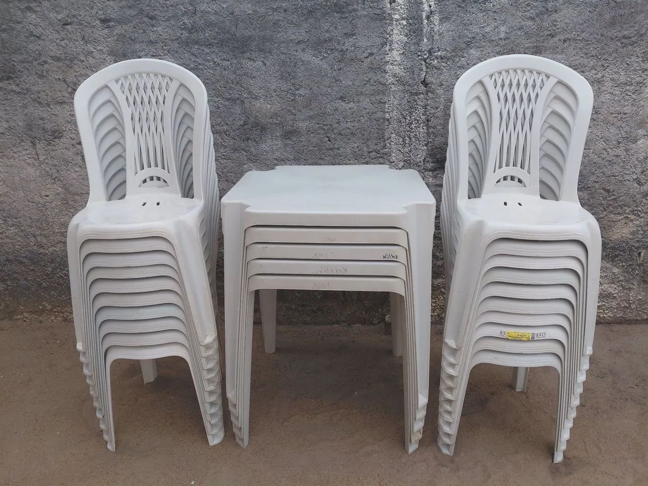 Aluguel de mesas e Cadeiras / Alugamos toalha de mesa