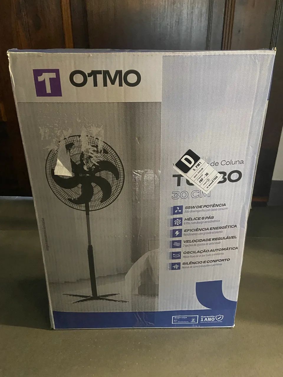 Ventilador de coluna na caixa 