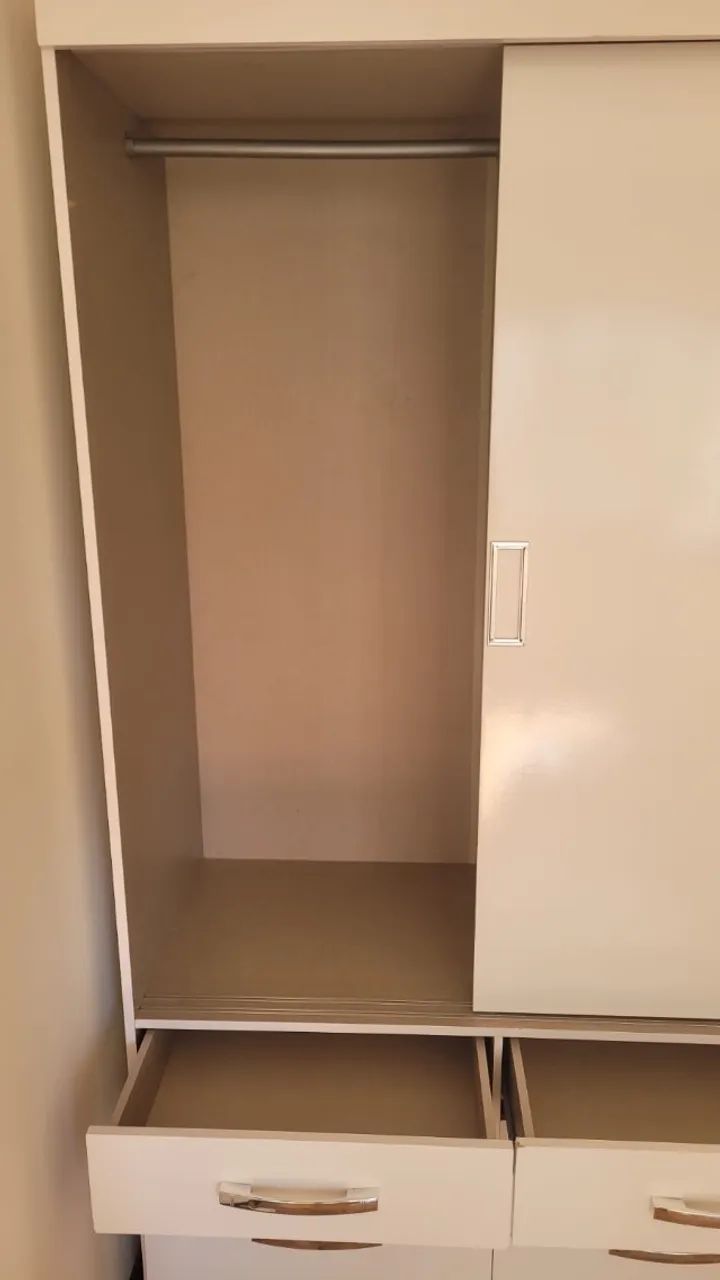 Guarda roupa branco com espelho - Foto 5