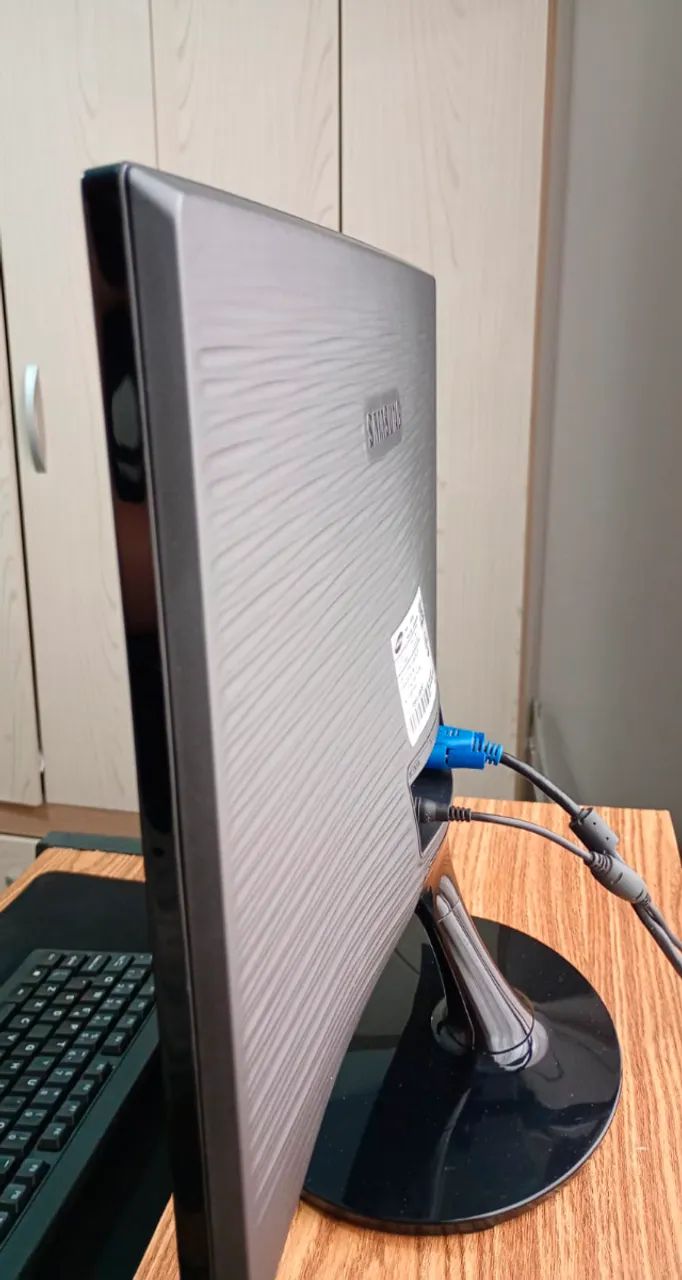 Monitor Samsung  19.5"  LED Widescreen (S20B300B) - Foto 3