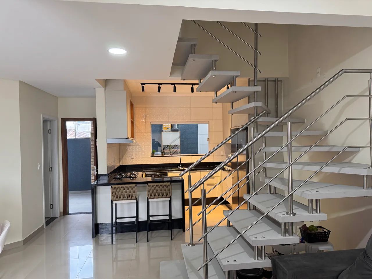 VENDO SOBRADO MOBILIADO  - Foto 4