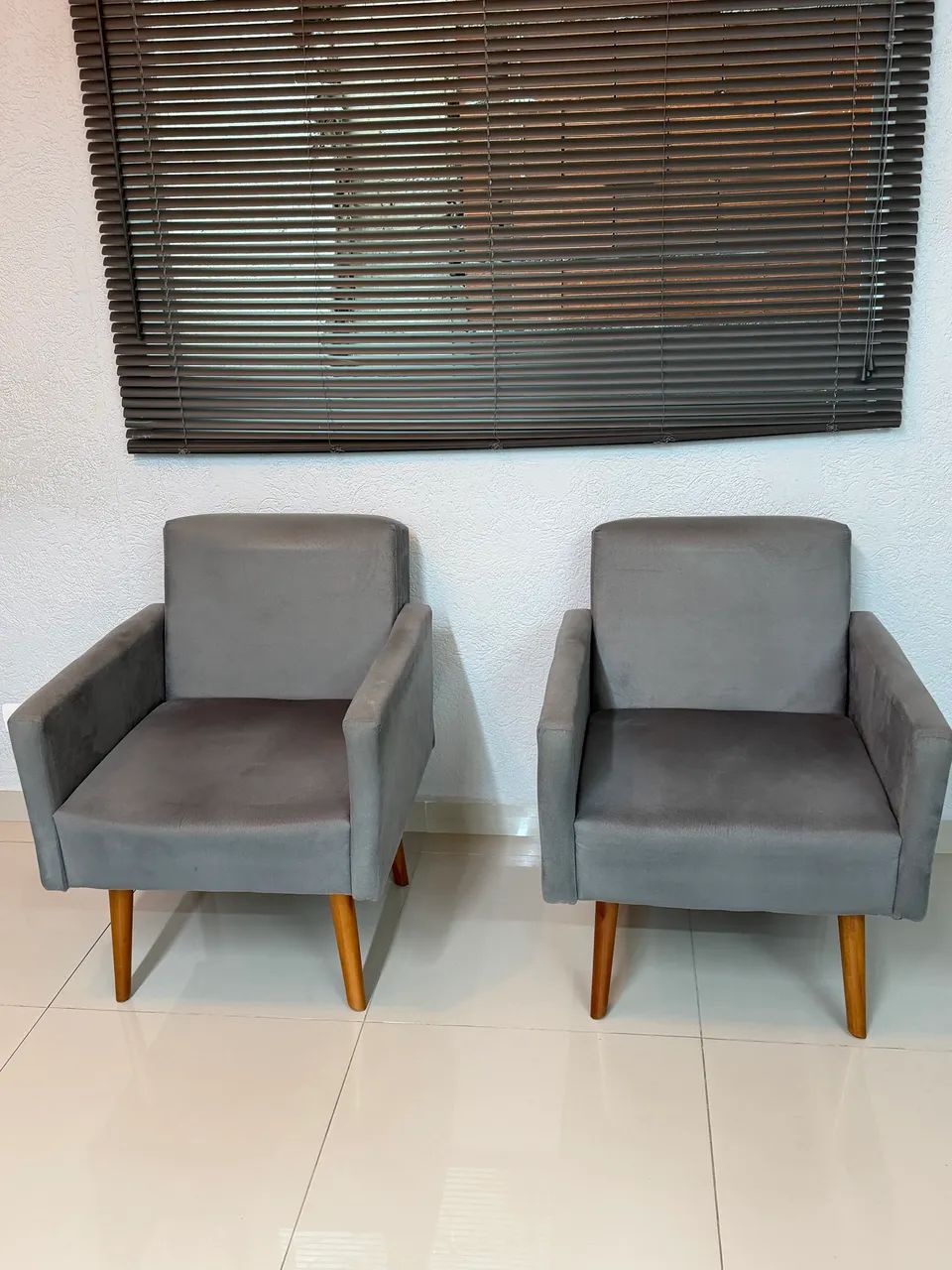 2 Poltronas suede cinza