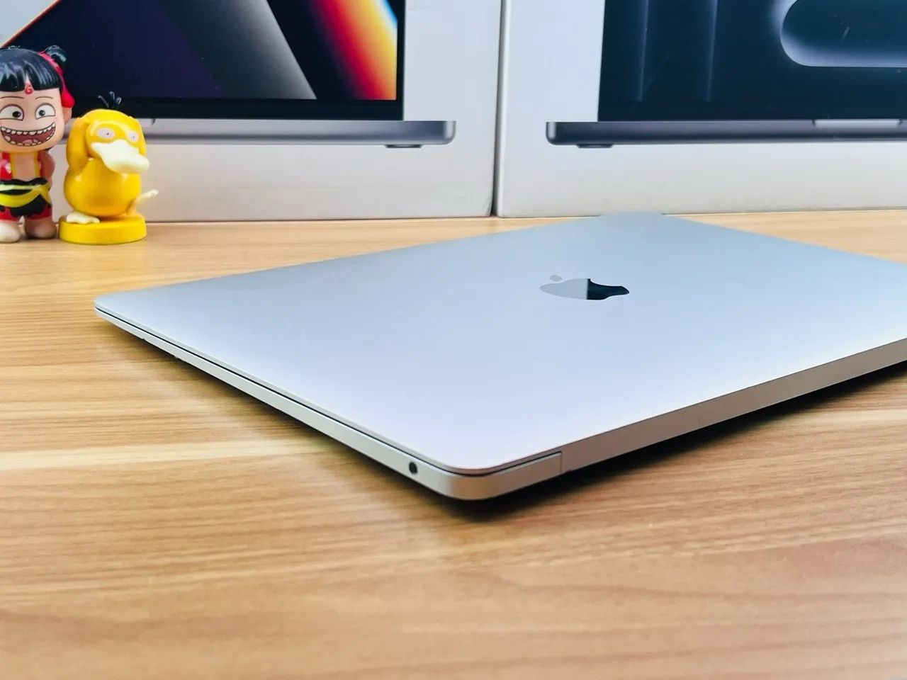 Macbook air M1 8/256 13
