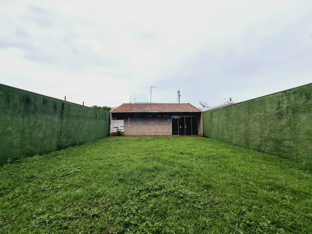 Casa de 104m² com 01 suíte e terreno de 275m² para venda - Brodowski