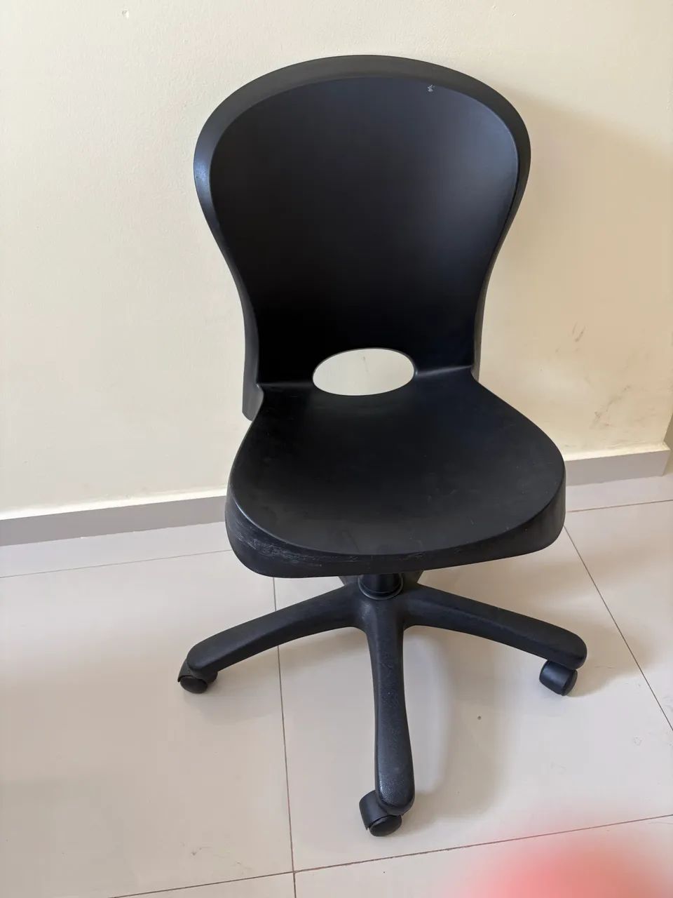 Vendo cadeira escritório regulável  - Foto 3
