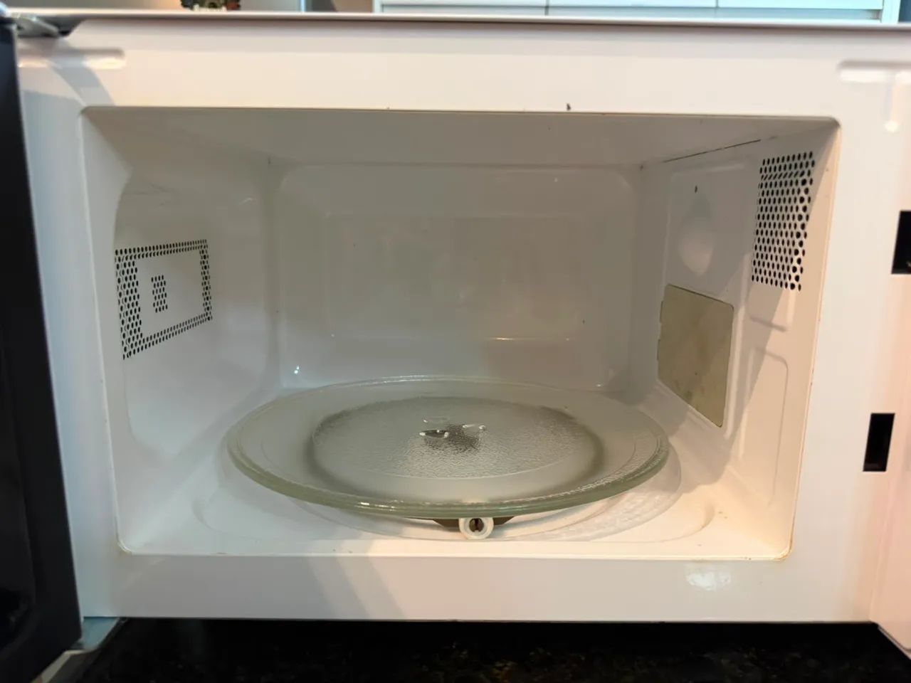 Micro-ondas 20L Branco Porta Preta Minuto Fácil Midea - Foto 2