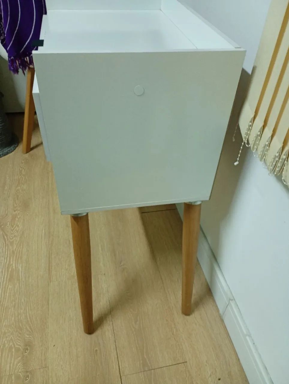 Armário pés madeira lindo e funcional  - Foto 2