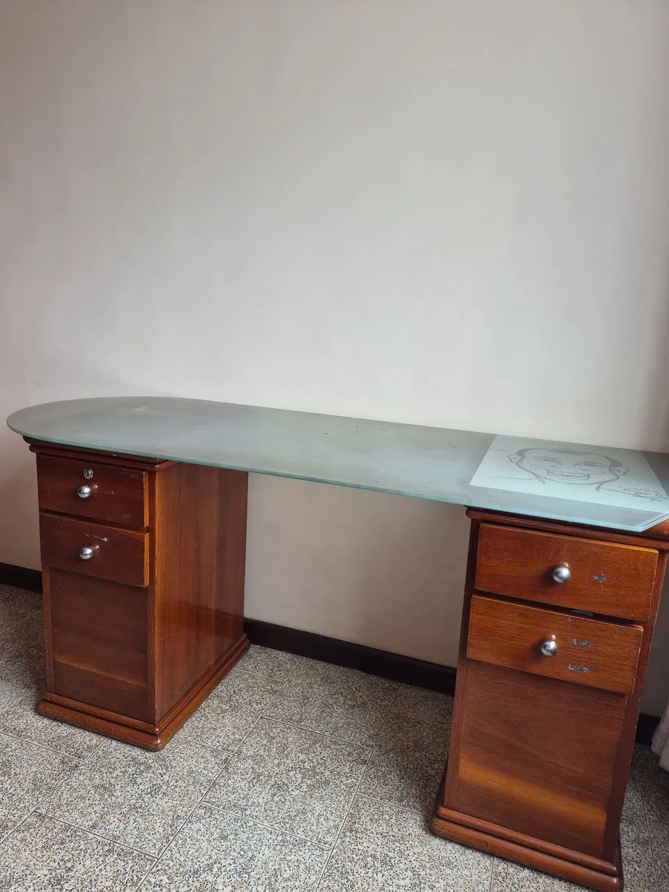 Mesa escritório  e recepção 