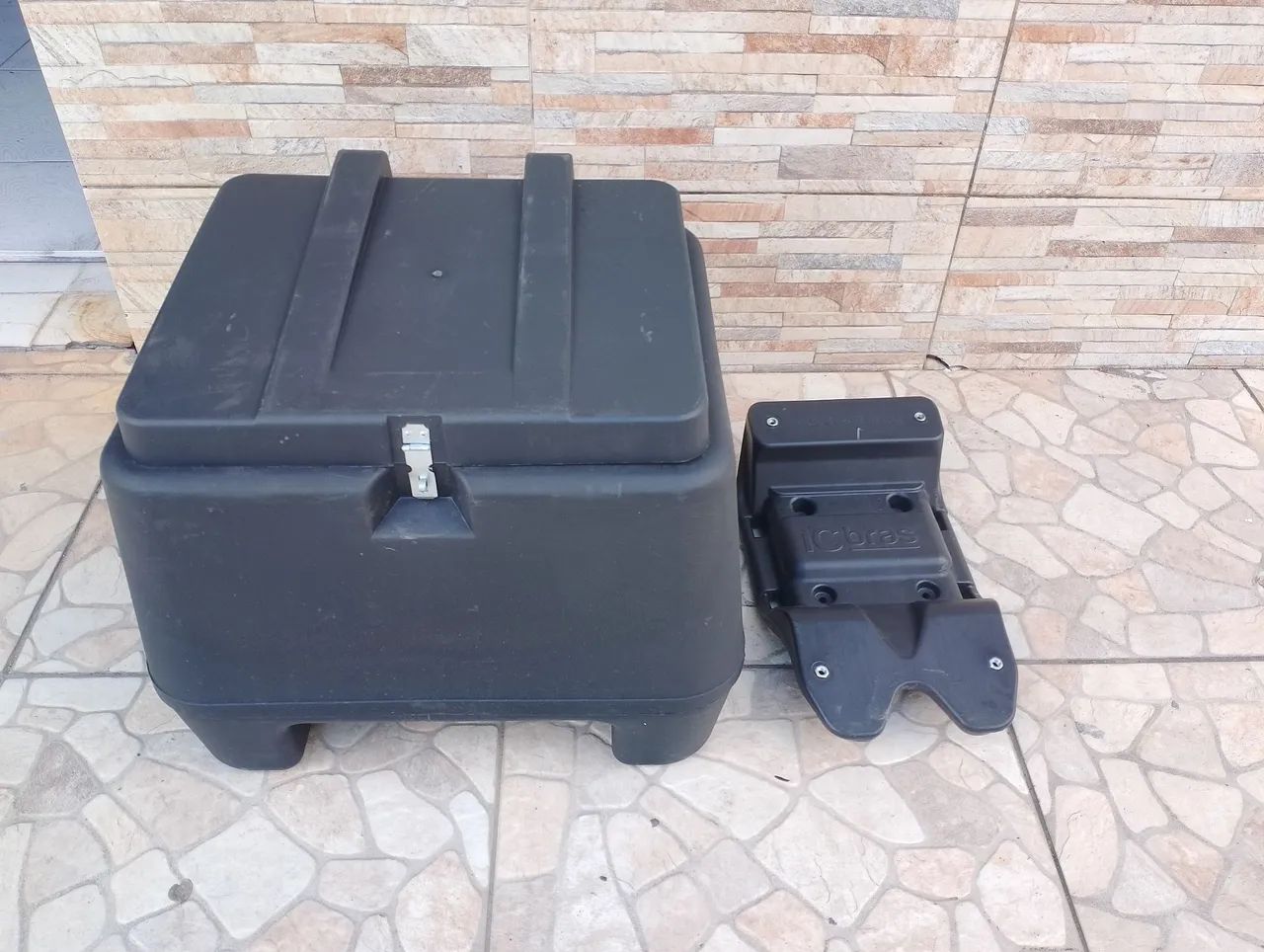 Baú com suporte universal 