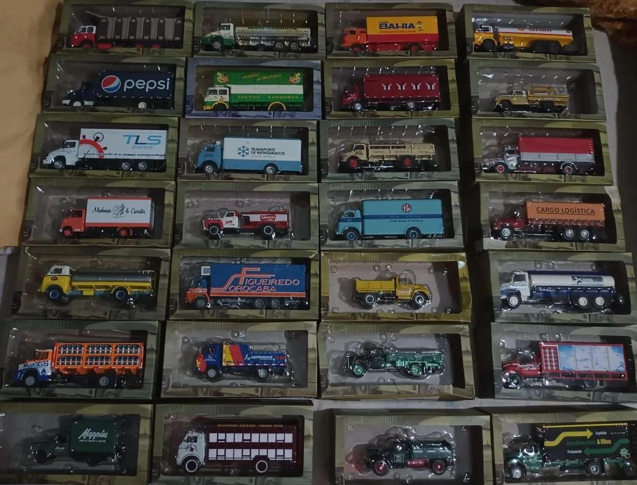 Miniatura de caminhão 1(43
