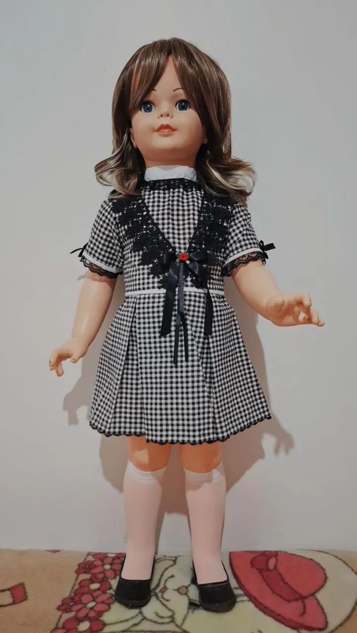 Boneca amiguinha vestido xadrez com renda - Foto 2