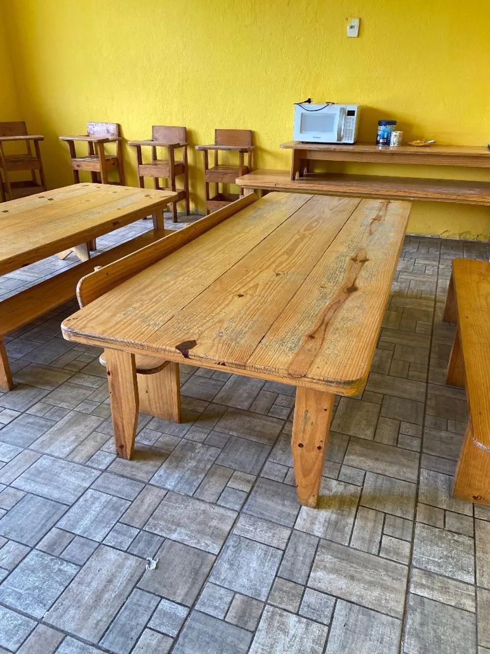 Mesa de refeitório infantil em pinus tratadoo