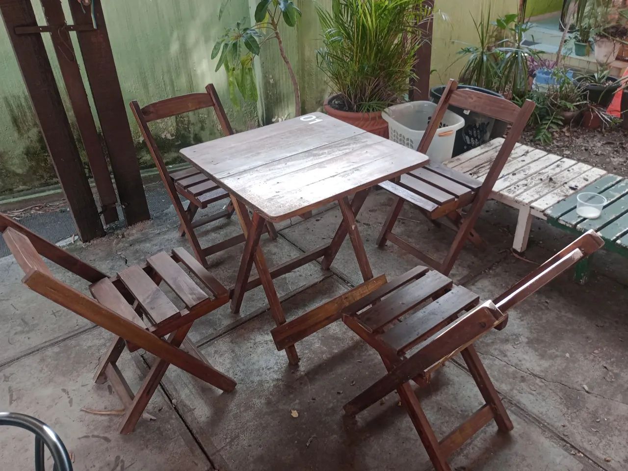 Mesa estilo buteco, muito resistente /com 4 cadeiras - Foto 3