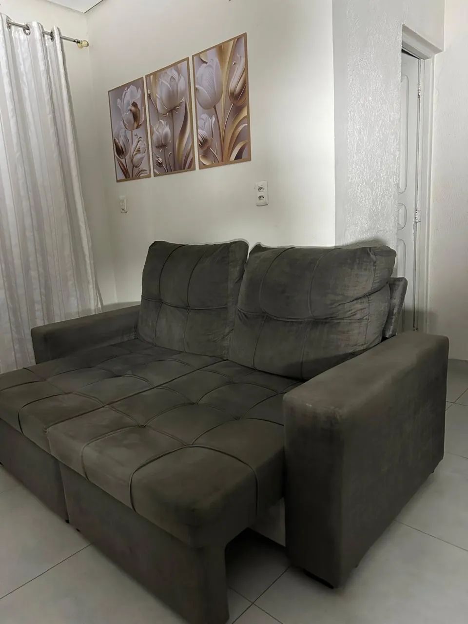 Lindo sofá retrátil e reclinável, cinza-chumbo, sem rasgos ou avarias - Foto 2