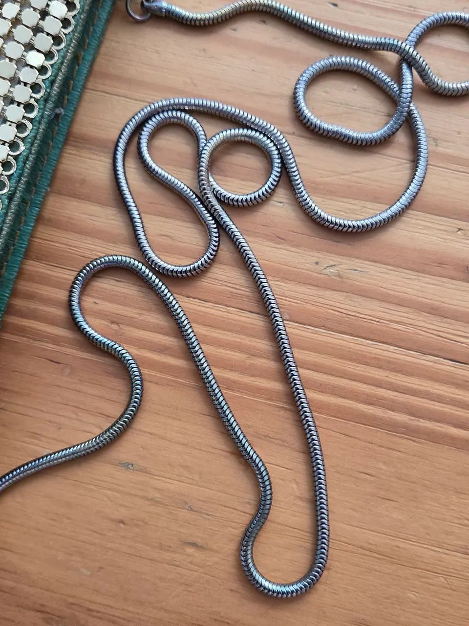 Bolsa  Vintage De Malha Metal Dourada - Foto 5