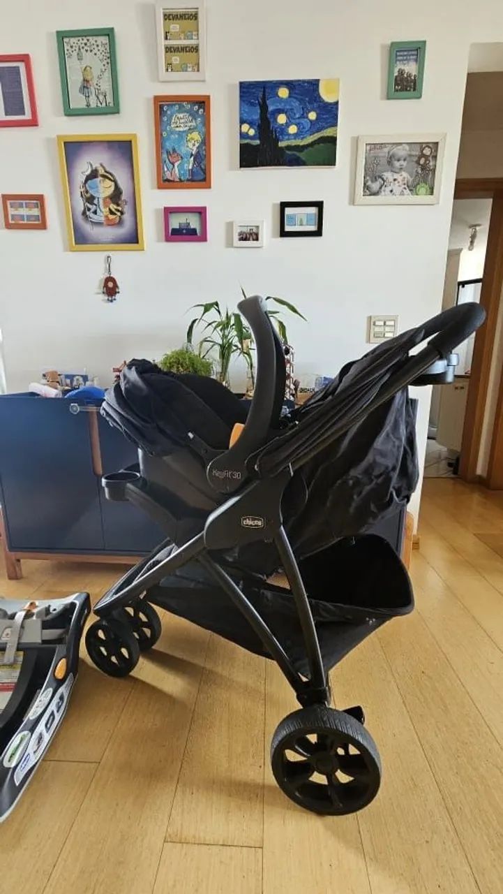 Carrinho Chicco Viaro Travel System com bebê conforto e base - Foto 2