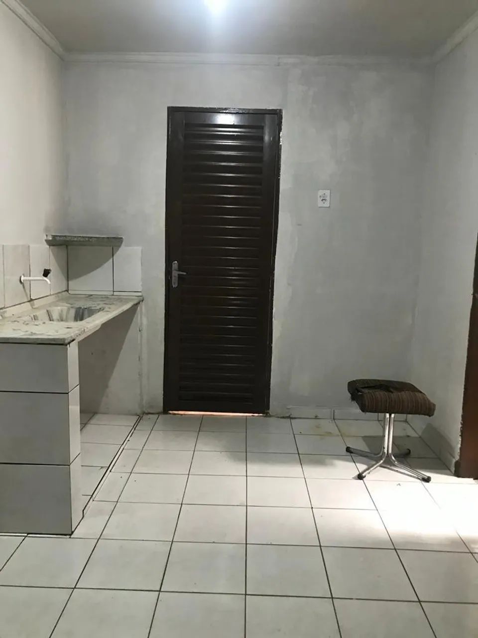 Casa dos fundos em setor Sul  - Foto 5