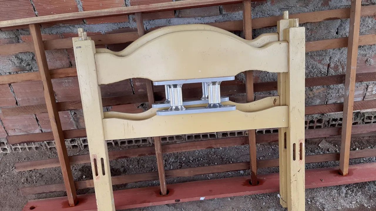 Cama solteiro  perfeito  estado
