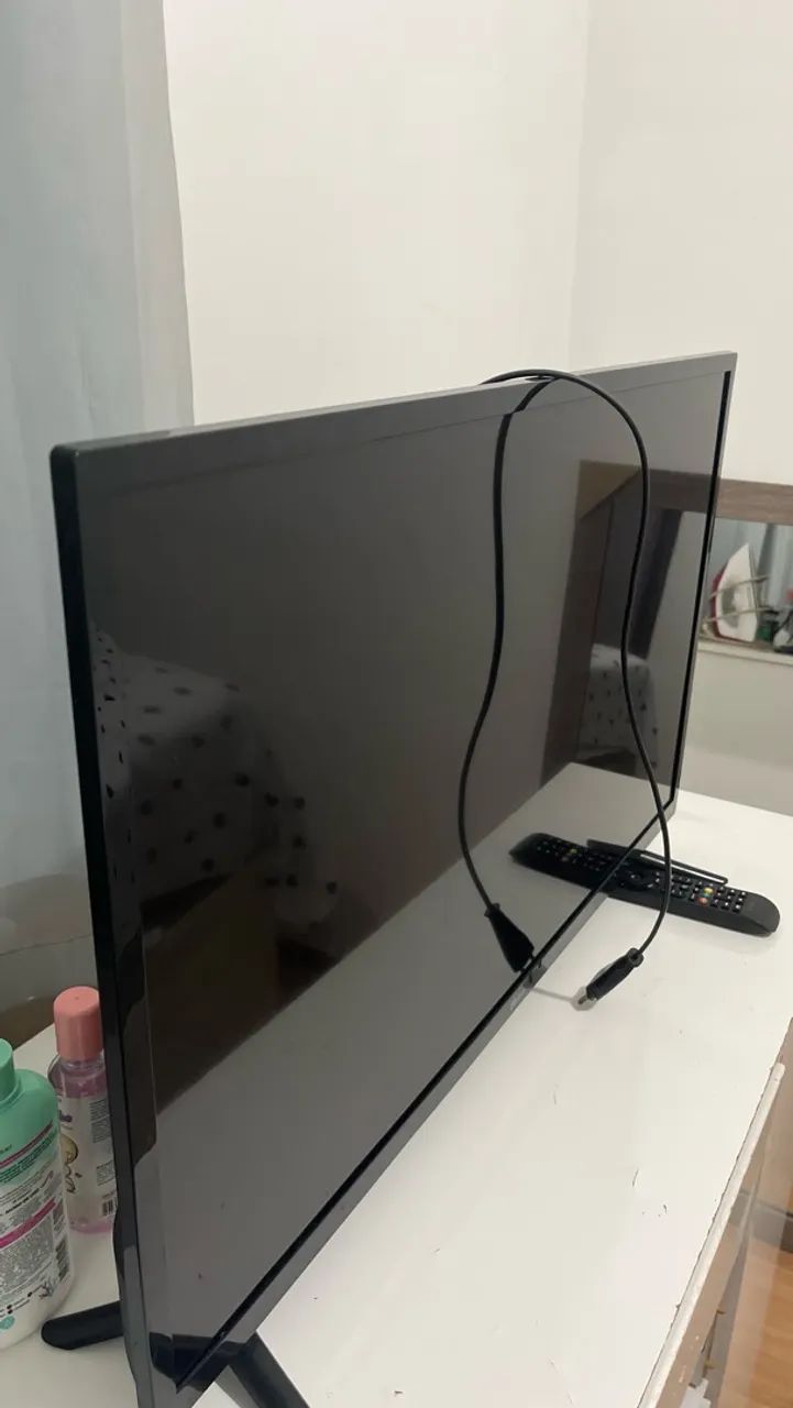 Smart TV Philco de 32 polegadas. Aparelho muito bem cuidado, ideal para quarto, sala. - Foto 2