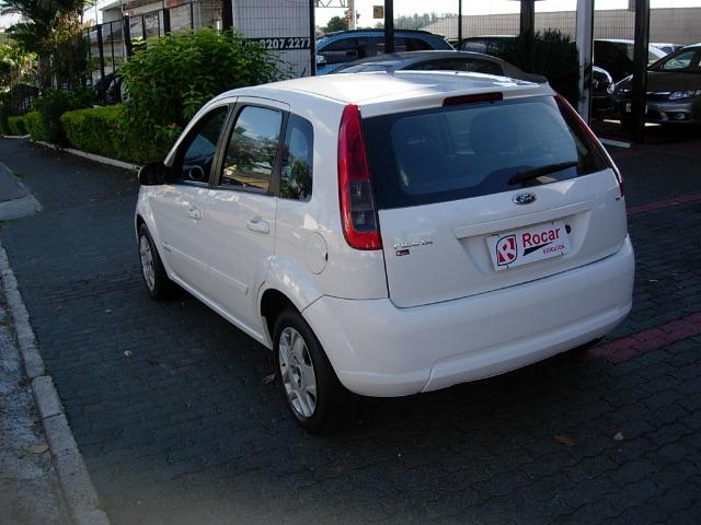 Ford Fiesta hatch 1.6 - Foto 5