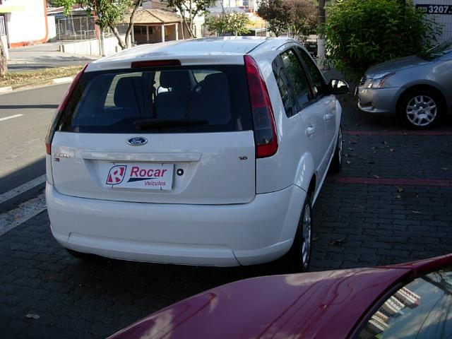 Ford Fiesta hatch 1.6 - Foto 4