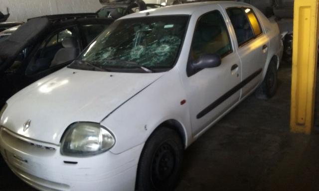 Sucata de Renault Clio Rn Sedan 1.0 16v 2001 - somente para peças - Foto 4