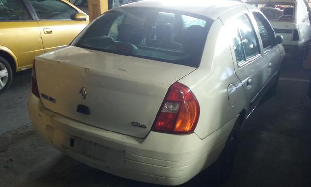 Sucata de Renault Clio Rn Sedan 1.0 16v 2001 - somente para peças