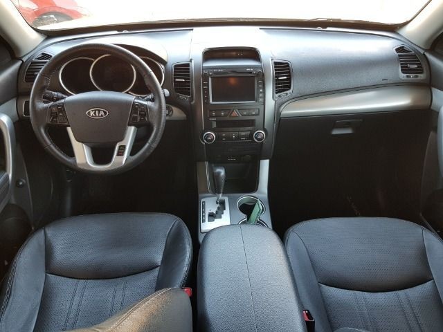 7 lugares Sorento! Versão top na cor branca! Pneus Novos! - Foto 10