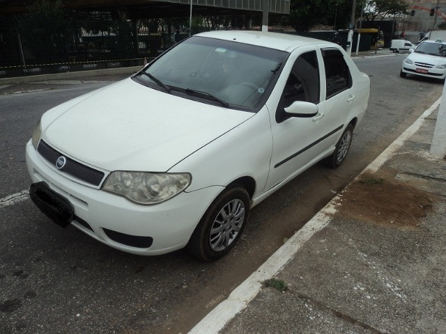 Fiat siena hlx 2006 em perfeito estado financio mesmo com nome sujo
