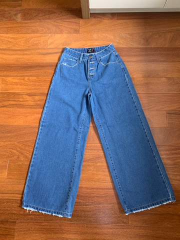 calça jeans pantalona cintura alta