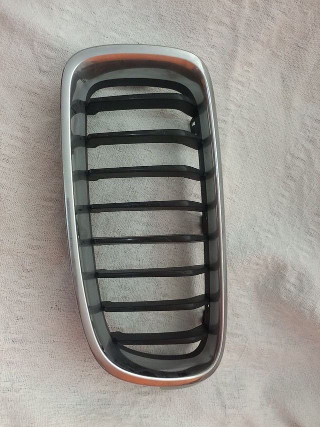 Grade frontal BMW 320i 2012/15 esquerdo  - Foto 3