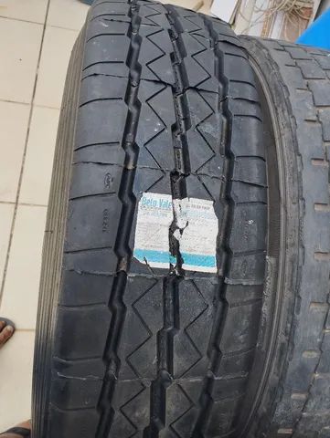 Vendo 03 pneus 295 22,5 com rodas de ferro - Foto 2