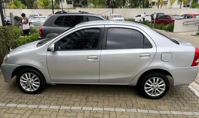 Vendo Etios 2013