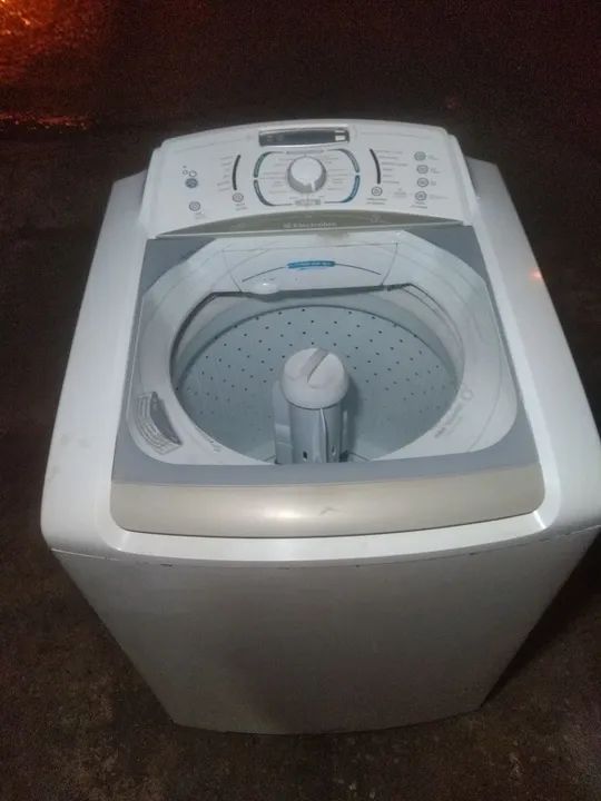Máquina de Lavar Roupa em Ótimo Estado de 15 kg Electrolux  - Foto 2