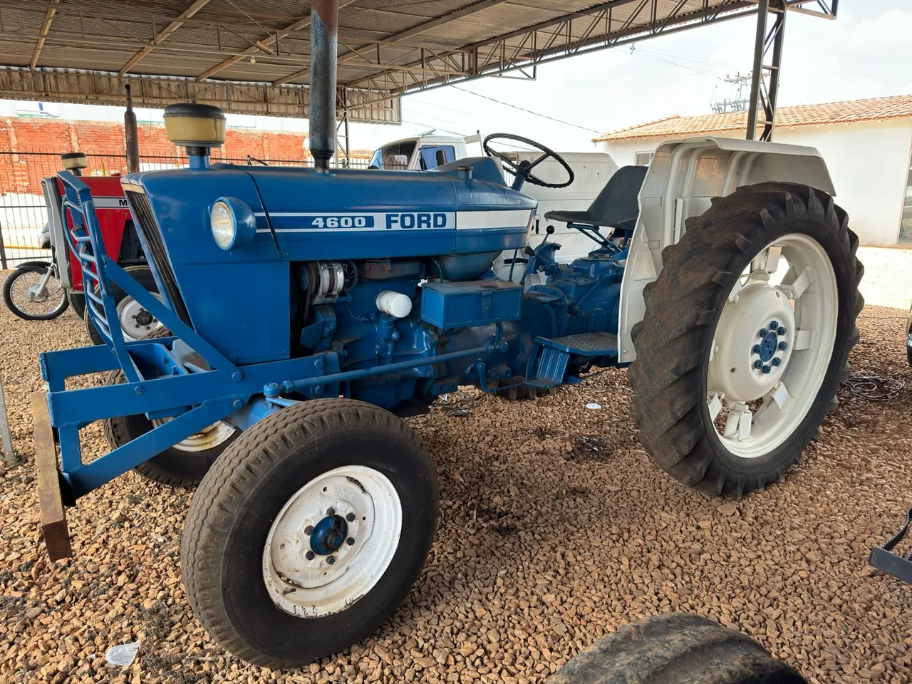 Trator Ford 4600 1979