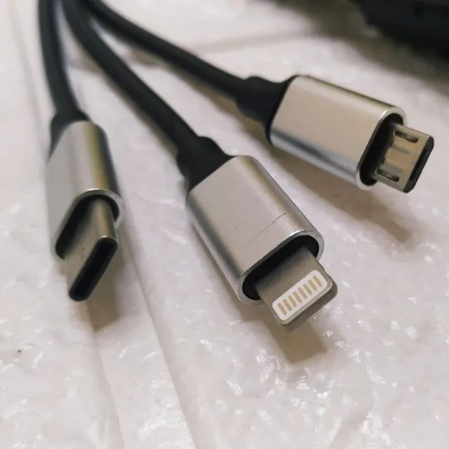 Carregador Para Ap Celular De Carro Leon 4 Em 1 2.1m 4a 5v