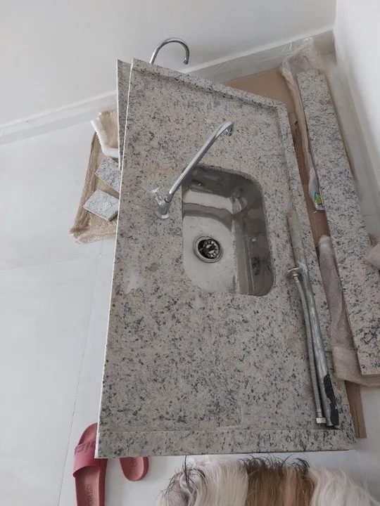 Bancada de cozinha com pia e torneira (Pedra branco dallas 1.2 m X 0.6 m)