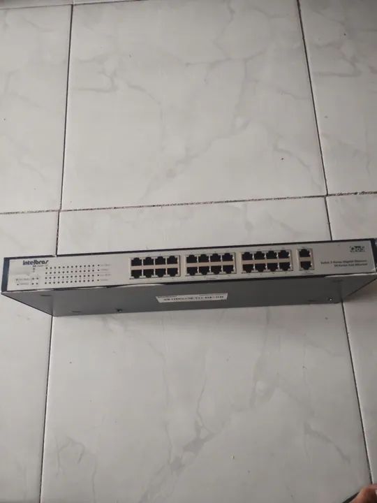 Switch Intelbras 24 portas Fast Ethernet +2 portas Gigabit 