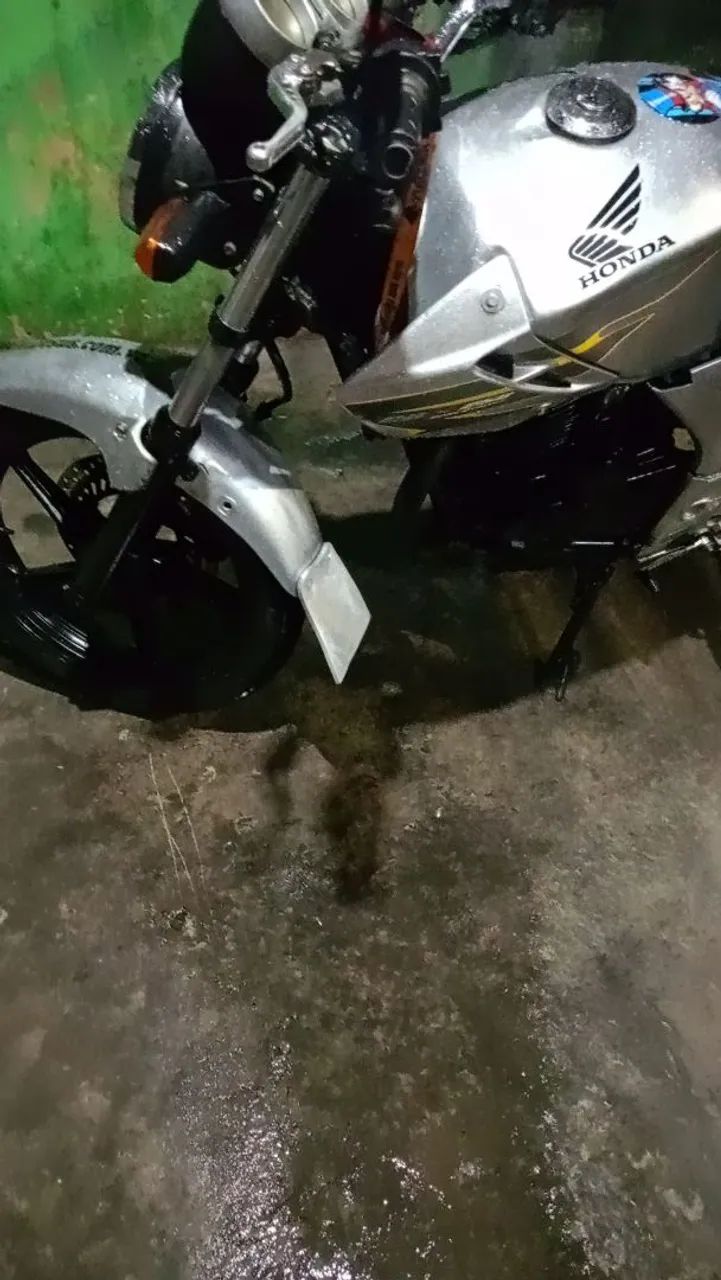 Moto Twister 250 devendo 900 de multa DUT e documento