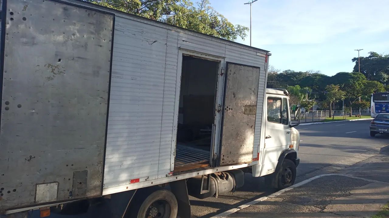 Mercedes-Benz ** Modelo 710 - Foto 5