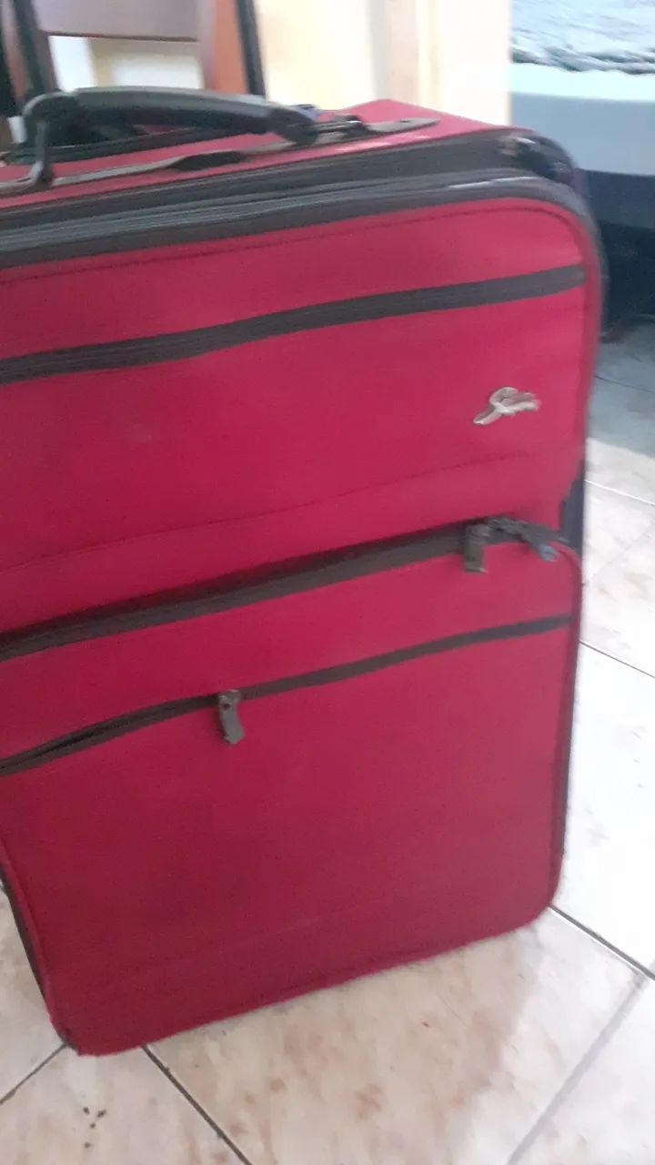 Mala de viagem vermelha