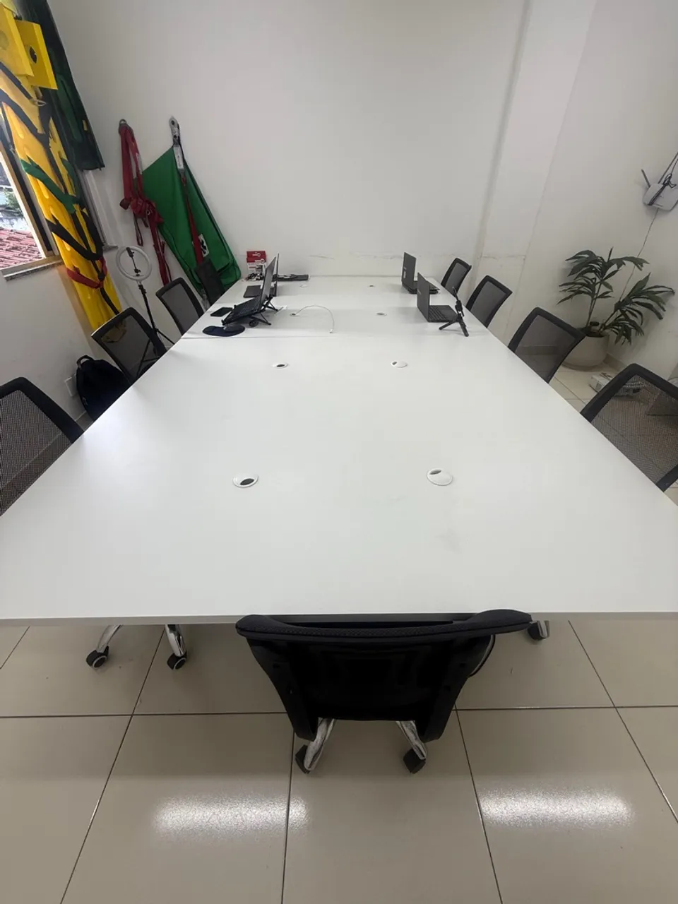 Mesa de Escritório - Elegância e Funcionalidade
